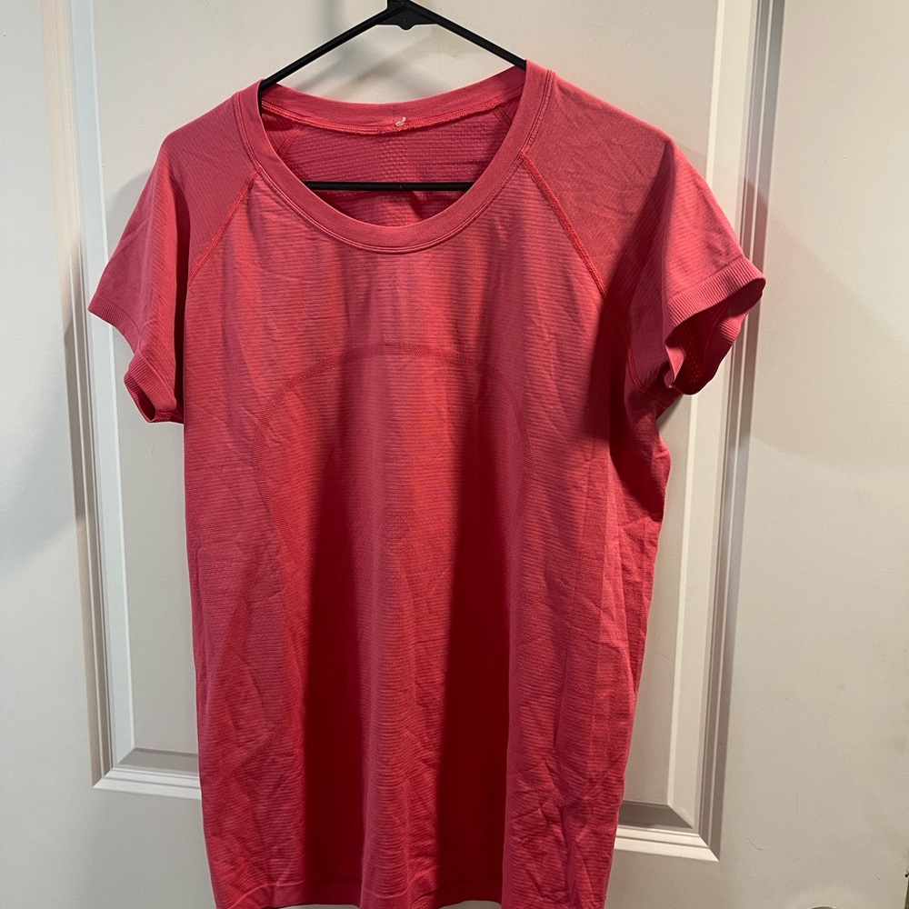 Lululemon Swiftly Tech Women’s Pink Crew Neck Performance Tee